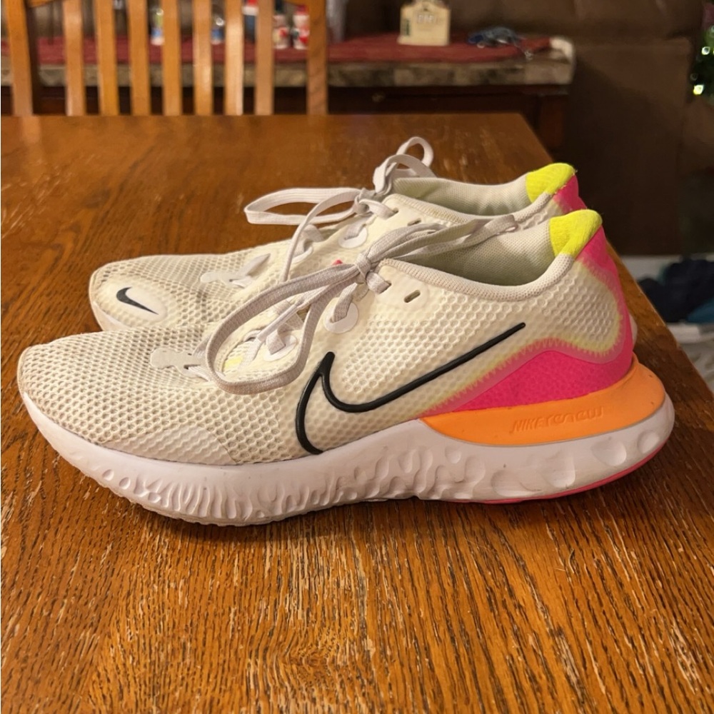 nike athletic shoes